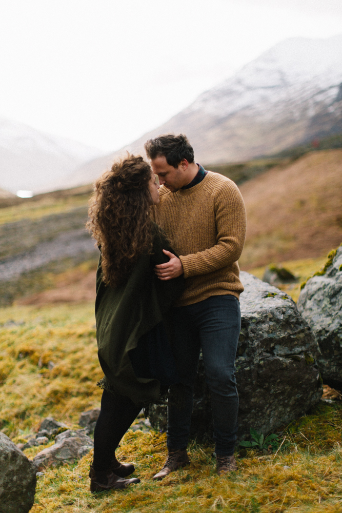 Alain M - Une séance engagement nature à Glencoe en Ecosse - La mariée aux pieds nus