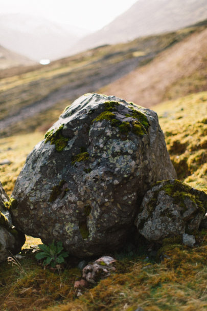 Alain M - Une séance engagement nature à Glencoe en Ecosse - La mariée aux pieds nus