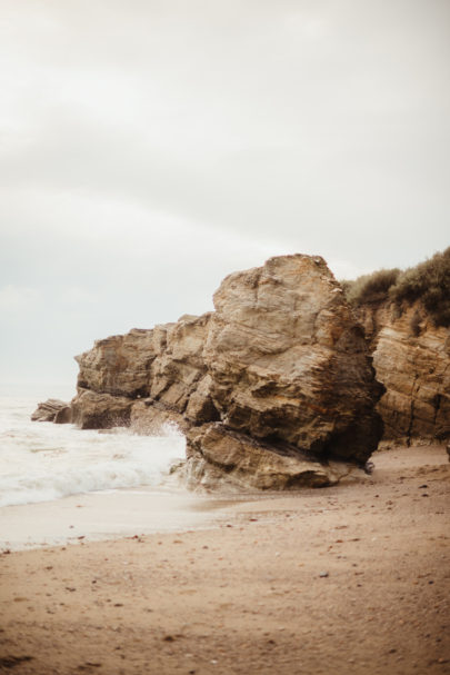 Une séance engagement sur la Côte Sauvage - A découvrir sur le blog mariage www.lamarieeauxpiedsnus.co-m - Photos : Emilie Bernard Photographie