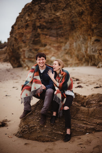 Une séance engagement sur la Côte Sauvage - A découvrir sur le blog mariage www.lamarieeauxpiedsnus.co-m - Photos : Emilie Bernard Photographie