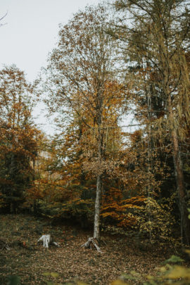 Une séance photo en amoureux après le mariage à Chamonix - A découvrir sur le blog mariage www.lamarieeauxpiedsnus.com - Photos : Coralie Lescieux