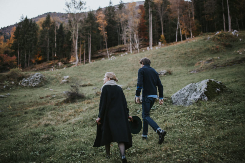 Une séance photo en amoureux après le mariage à Chamonix - A découvrir sur le blog mariage www.lamarieeauxpiedsnus.com - Photos : Coralie Lescieux