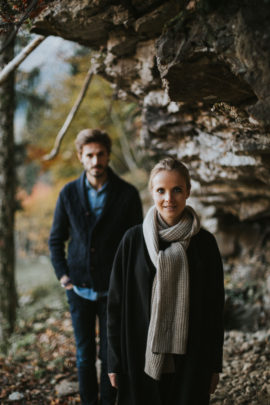 Une séance photo en amoureux après le mariage à Chamonix - A découvrir sur le blog mariage www.lamarieeauxpiedsnus.com - Photos : Coralie Lescieux