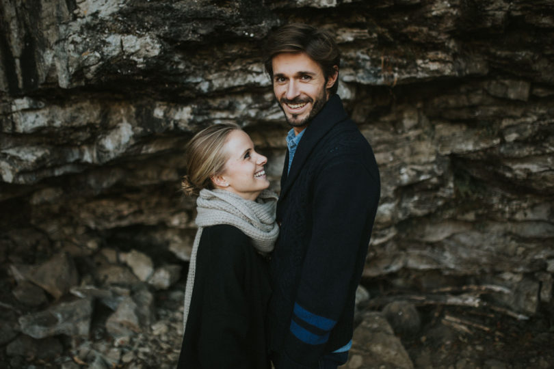 Une séance photo en amoureux après le mariage à Chamonix - A découvrir sur le blog mariage www.lamarieeauxpiedsnus.com - Photos : Coralie Lescieux