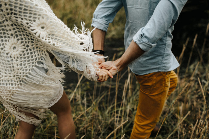 Une séance engagement en Islande - A découvrir sur le blog mariage www.lamarieeauxpiedsnus.com - Photos : Fabien Courmont