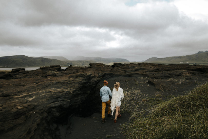 Une séance engagement en Islande - A découvrir sur le blog mariage www.lamarieeauxpiedsnus.com - Photos : Fabien Courmont