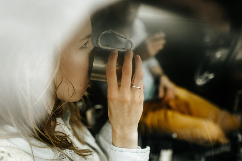 Une séance engagement en Islande - A découvrir sur le blog mariage www.lamarieeauxpiedsnus.com - Photos : Fabien Courmont