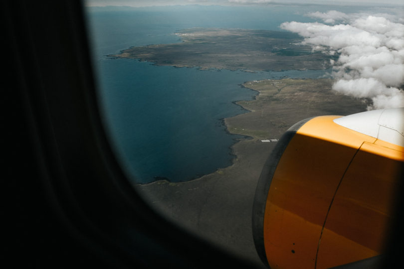 Une séance engagement en Islande - A découvrir sur le blog mariage www.lamarieeauxpiedsnus.com - Photos : Fabien Courmont