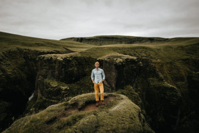 Une séance engagement en Islande - A découvrir sur le blog mariage www.lamarieeauxpiedsnus.com - Photos : Fabien Courmont