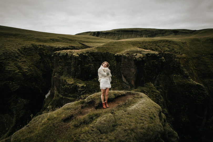 Une séance engagement en Islande - A découvrir sur le blog mariage www.lamarieeauxpiedsnus.com - Photos : Fabien Courmont