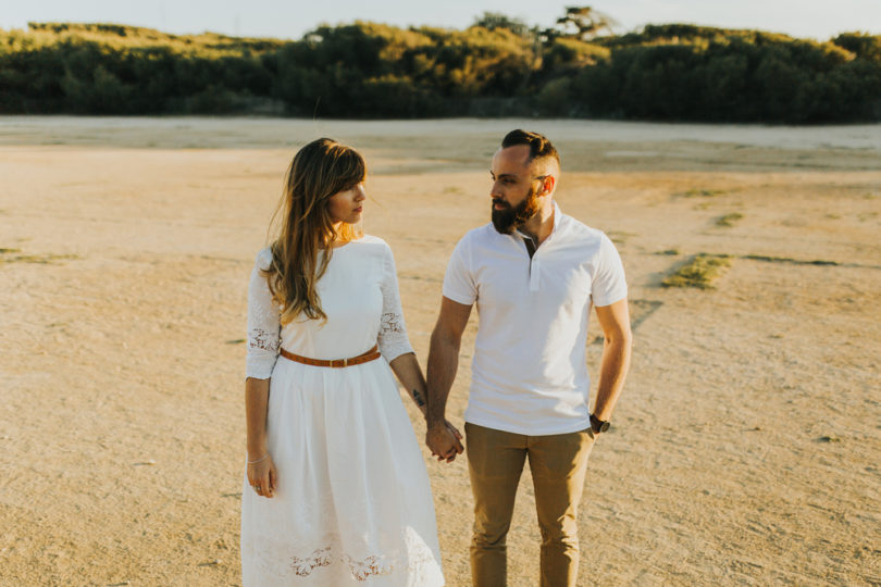 Une séance engagement sur l'île du Gaou - A découvrir sur le blog mariage www.lamarieeauxpiedsnus.com - Photos : Neupap Photography