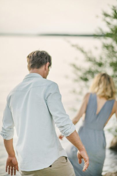 Une séance engagement sur le Lac de Sanguinet - Photos : Jade Sequeval - A publier sur le blog mariage www.lamarieeauxpiedsnus.com