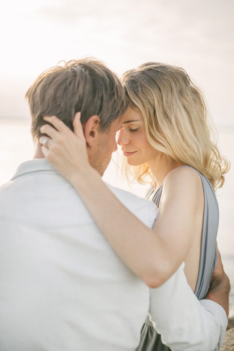 Une séance engagement sur le Lac de Sanguinet - Photos : Jade Sequeval - A publier sur le blog mariage www.lamarieeauxpiedsnus.com