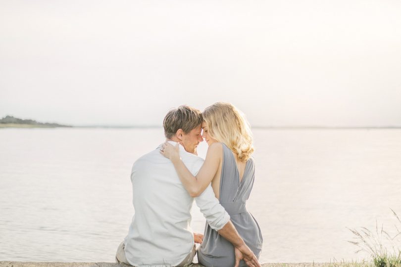 Une séance engagement sur le Lac de Sanguinet - Photos : Jade Sequeval - A publier sur le blog mariage www.lamarieeauxpiedsnus.com