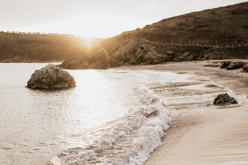 Une séance engagement sur la plage - Photos : Lorenzo Accardi - Blog mariage : La mariée aux pieds nus