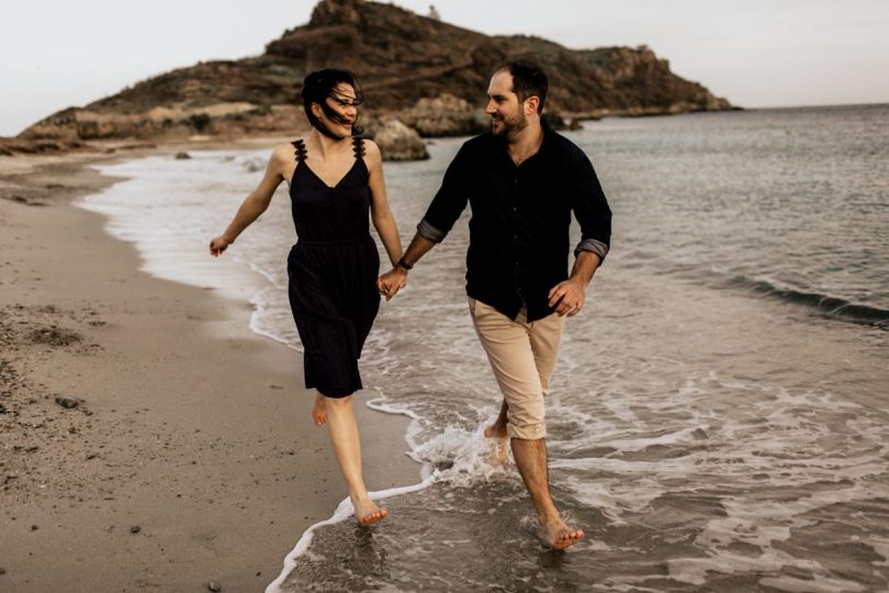 Une séance engagement sur la plage - Photos : Lorenzo Accardi - Blog mariage : La mariée aux pieds nus