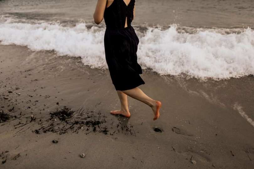 Une séance engagement sur la plage - Photos : Lorenzo Accardi - Blog mariage : La mariée aux pieds nus