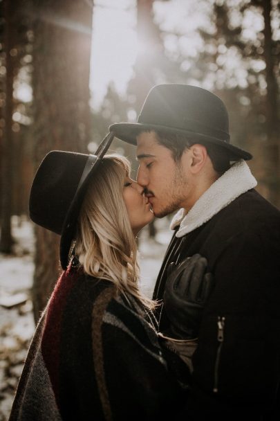 Une séance photo de couple dans les montagnes en hiver - Photos : Loric Gonzalez - Blog mariage : La mariée aux pieds nus