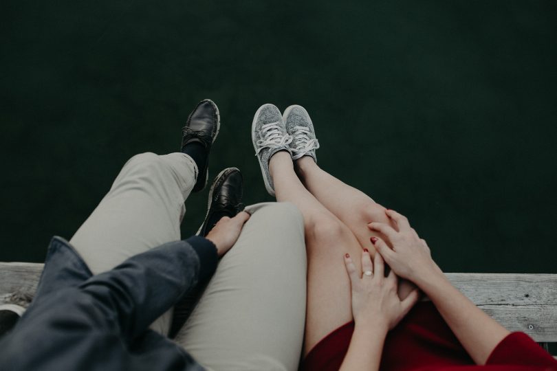 Une séance engagement au bord d'un lac - Photos : Matterhorn Photography - Blog mariage : La mariée aux pieds nus