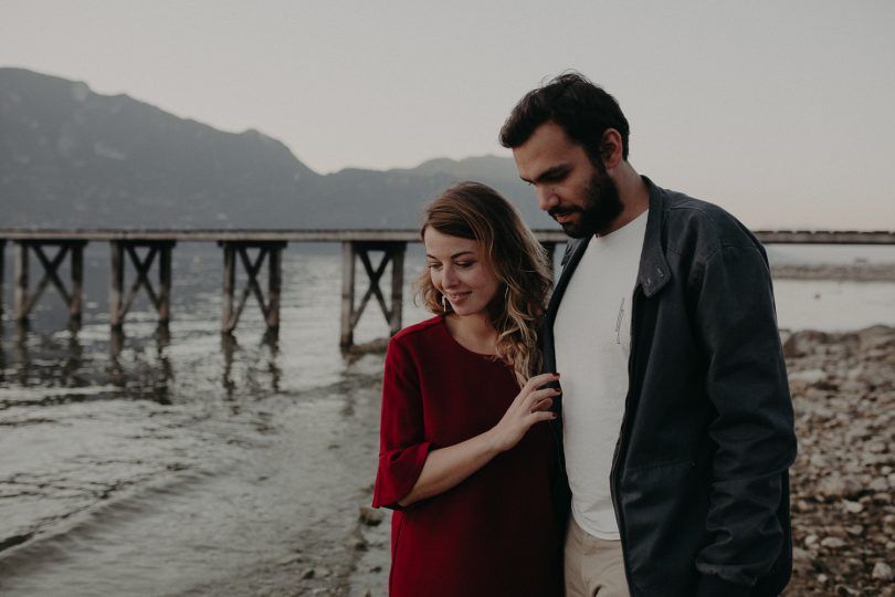 Une séance engagement au bord d'un lac - Photos : Matterhorn Photography - Blog mariage : La mariée aux pieds nus