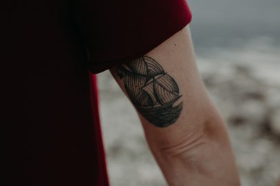 Une séance engagement au bord d'un lac - Photos : Matterhorn Photography - Blog mariage : La mariée aux pieds nus