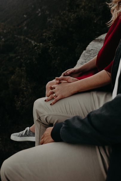 Un eséance engagement au bord d'un lac - Photos : Matterhorn Photography - Blog mariage : La mariée aux pieds nus