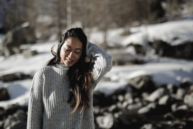 Une séance engagement à la montagne dans la vallée de la Gordolasque, au pieds du parc du Mercantour - Photos : alison Photographer - Blog mariage : La mariée aux pieds nus