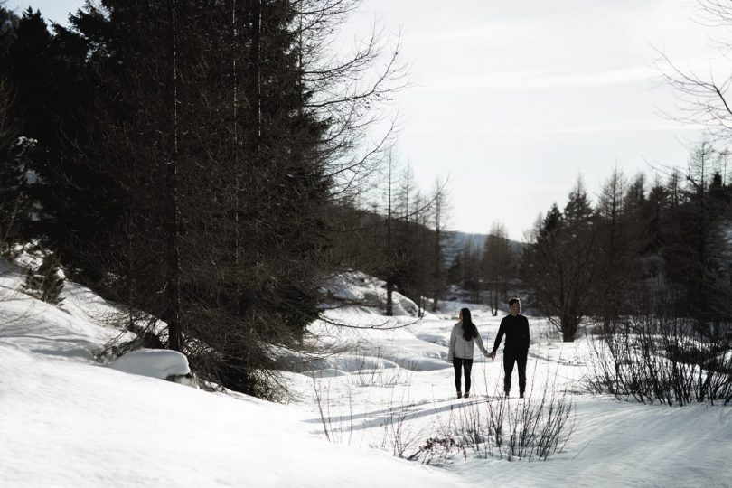 Une séance engagement à la montagne dans la vallée de la Gordolasque, au pieds du parc du Mercantour - Photos : alison Photographer - Blog mariage : La mariée aux pieds nus