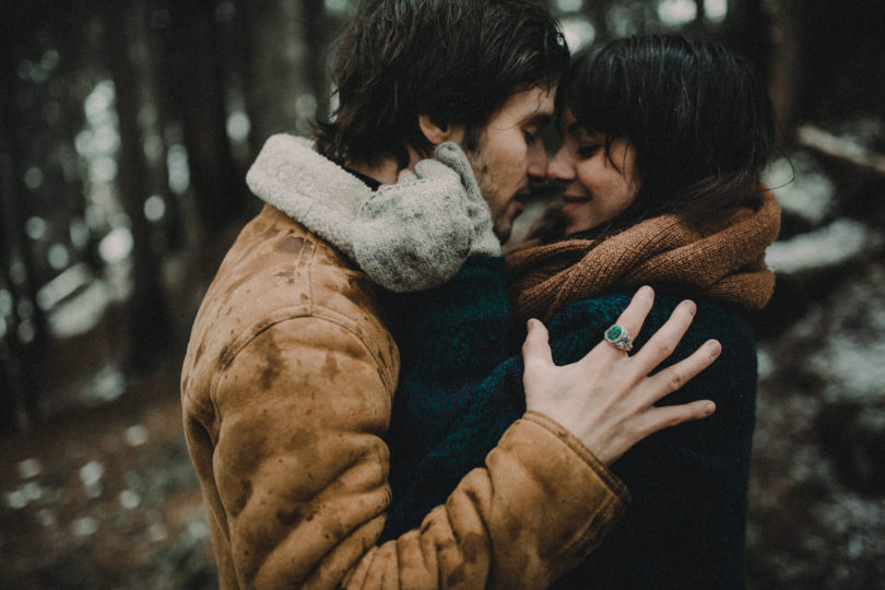 Une séance engagement en moto dans les montagnes - A découvrir sur le blog mariage www.lamarieeauxpiedsnus.com - Photos : Reego Photographie