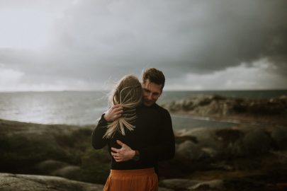 Une séance engagement en Norvège - Photos : Emilia and Valentin - Blog mariage : La mariée aux pieds nus