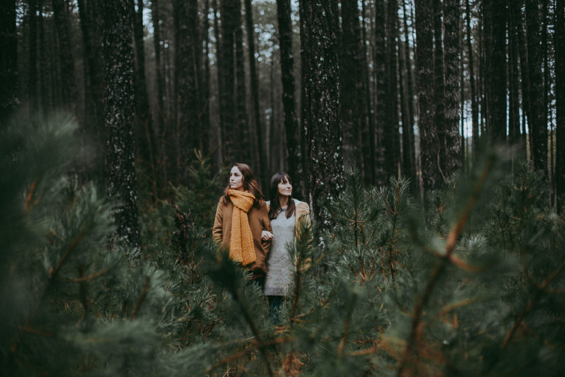 Une séance engagement nature façon roadtrip en Lozere - A découvrir sur le blog mariage www.lamarieeauxpiedsnus.com - Photos et video : SoulPics