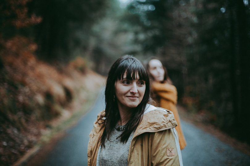 Une séance engagement nature façon roadtrip en Lozere - A découvrir sur le blog mariage www.lamarieeauxpiedsnus.com - Photos et video : SoulPics