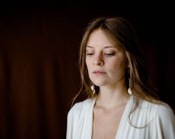 Folie Douce - Accessoires de mariée fleuris - Blog mariage : La mariée aux pieds nus