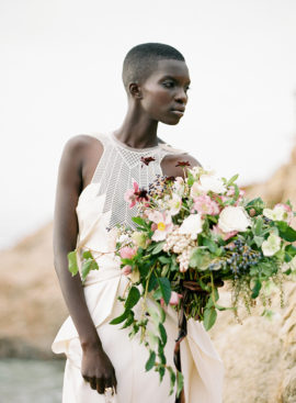 10 idées de coiffures pour cheveux afro - à découvrir sur www.lamarieeauxpiedsnus.com - Photo : Brumley & Wells