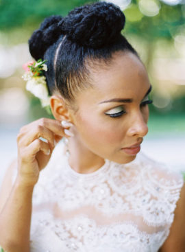 10 idées de coiffures pour cheveux afro - à découvrir sur www.lamarieeauxpiedsnus.com - Photo : Ben Q Photography