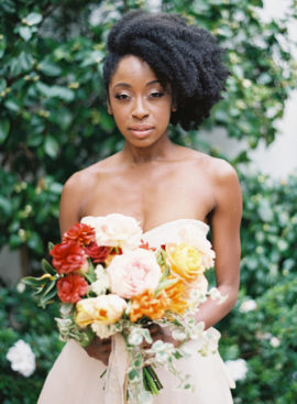 10 idées de coiffures pour cheveux afro - à découvrir sur www.lamarieeauxpiedsnus.com - Photo : Kurt Boomer