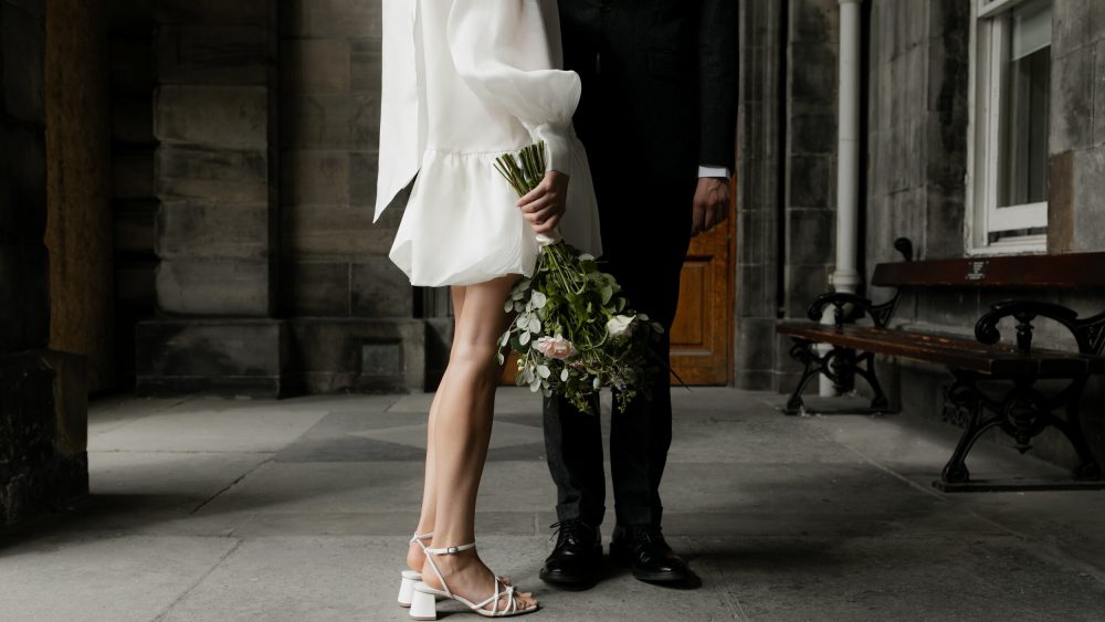 Comment organiser un mariage lorsqu'on a un petit budget - Blog mariage : La mariée aux pieds nus