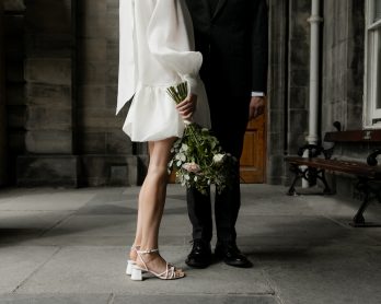 Comment organiser un mariage lorsqu'on a un petit budget - Blog mariage : La mariée aux pieds nus