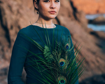 Ingrid Lepan - Un mariage en cuivre ocre et emeraude sur la plage - La mariee aux pieds nus