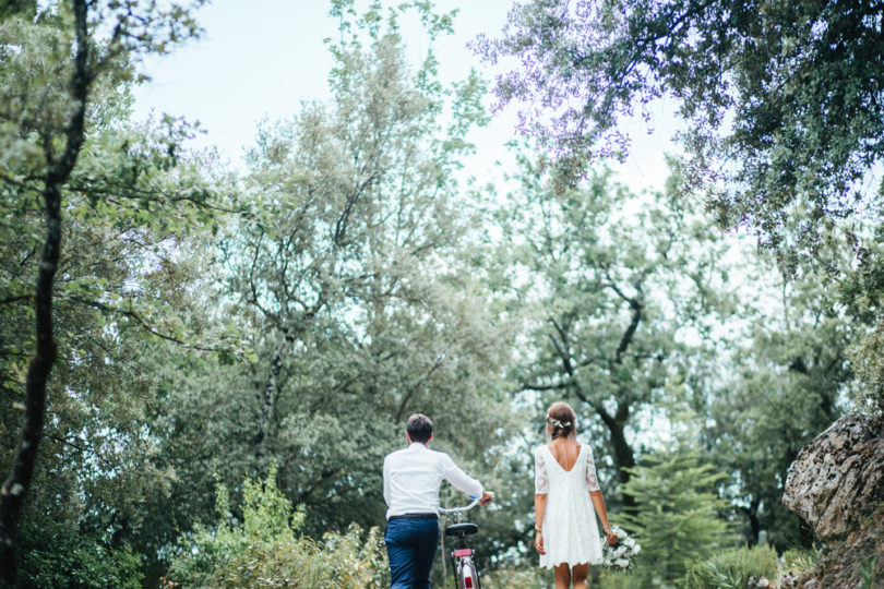 La mariée aux pieds nus - Un mariage simple et champêtre dans le Var - Photos : Karimage