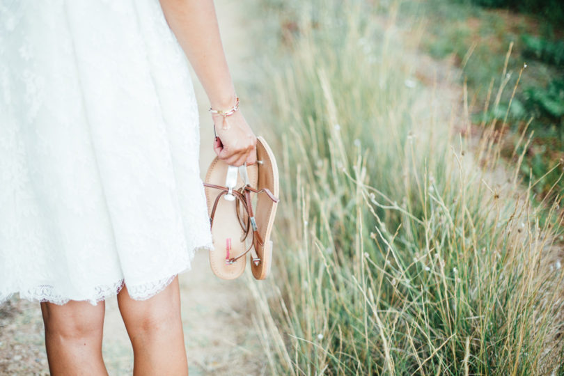 La mariée aux pieds nus - Un mariage simple et champêtre dans le Var - Photos : Karimage