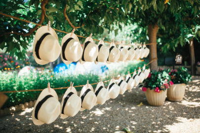 La mariée aux pieds nus - Un mariage simple et champêtre dans le Var - Photos : Karimage