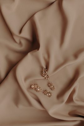 La chambre blanche - Accessoires de mariée - Collection 2021 - Photos : Baptiste Hauville - Blog mariage : La mariée aux pieds nus