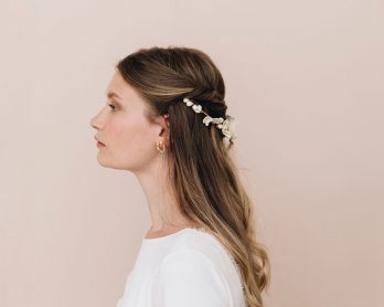 Coiffure de mariée : Une demi-queue torsadée - Blog mariage : La mariée aux pieds nus - Photos : Aude Lemaitre - HMUA : Billy and Clyde