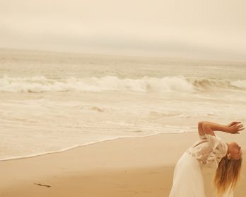 Christina Sfez - Robes de mariée - Collection 2022 - Blog mariage : La mariée aux pieds nus