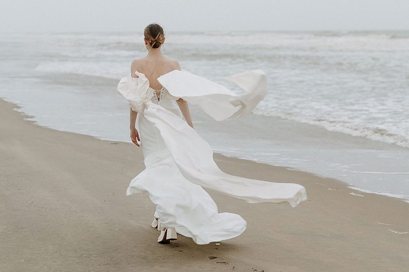 Un mariage simple et élégant sur une plage - Photos : Fanni Hermàn - Blog mariage : La mariée aux pieds nus