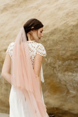 Essayer sa robe de mariée chez soi avec Christina Sfez - Try at home - Blog mariage : La mariée aux pieds nus