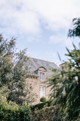 Édito : Lendemain de mariage fleuri au Château de La Ballue en Bretagne - Crédits photos : Amandine Ropars - Blog mariage : La mariée aux pieds nus