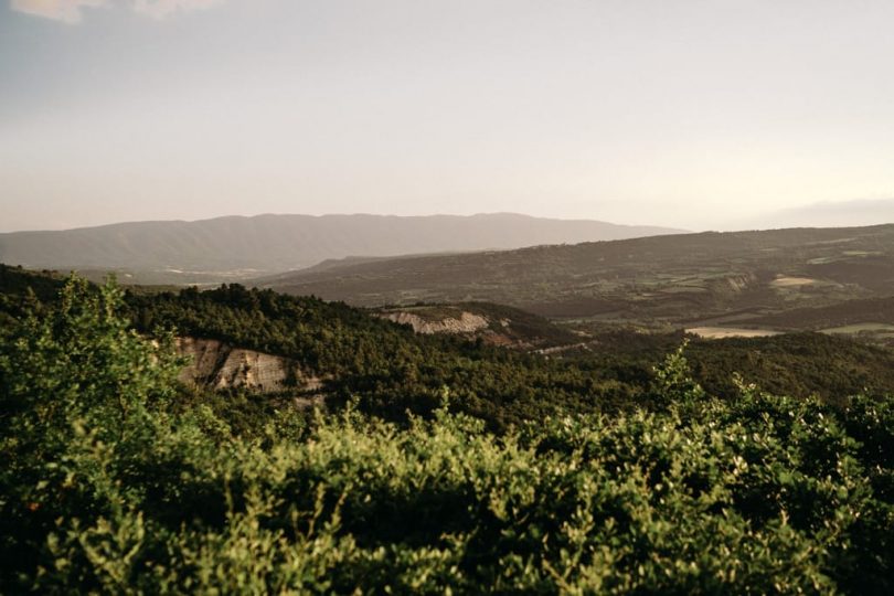 Un mariage au Grand Banc dans le Luberon - Photos : Lorenzo Accardi - Blog mariage : La mariée aux pieds nus