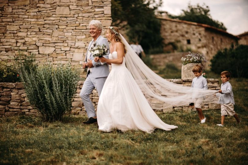 Un mariage au Grand Banc dans le Luberon - Photos : Lorenzo Accardi - Blog mariage : La mariée aux pieds nus